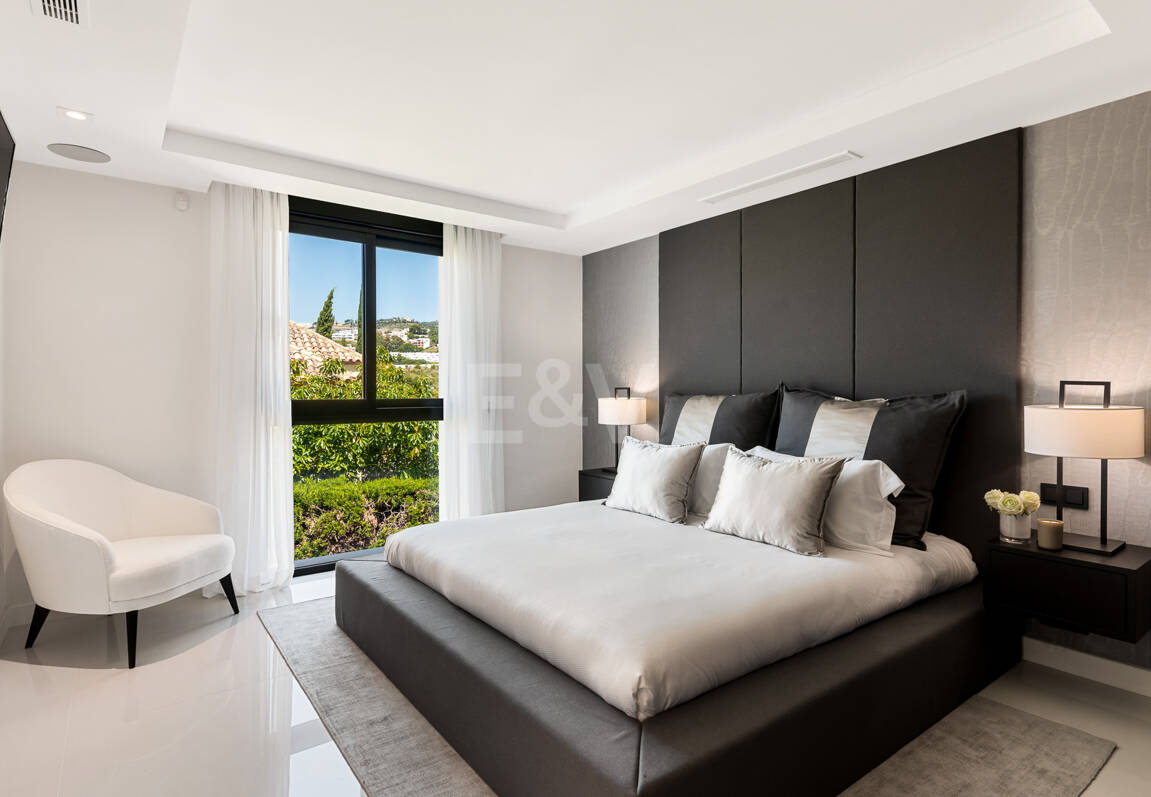 Exceptional villa with breathtaking views across golf course and Meditteranean Sea