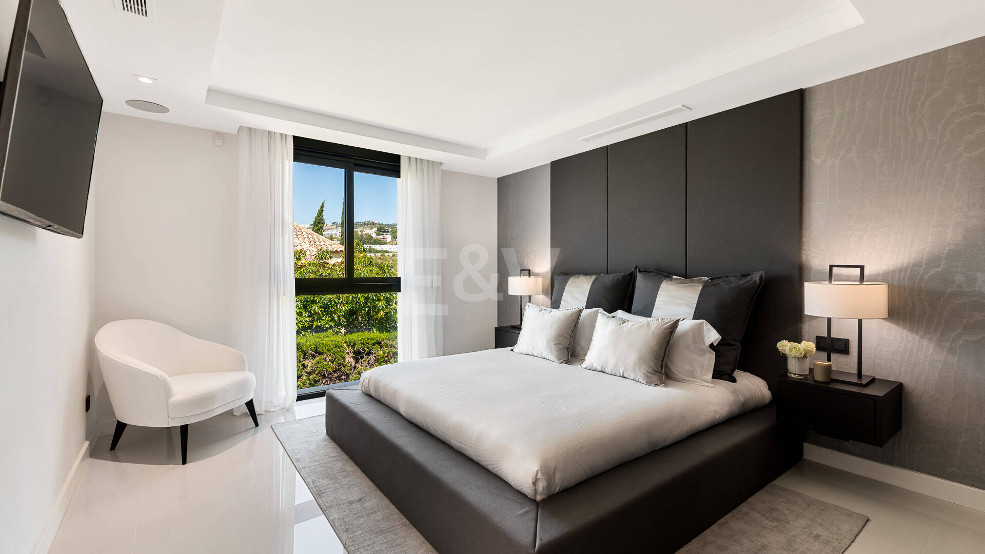 Exceptional villa with breathtaking views across golf course and Meditteranean Sea