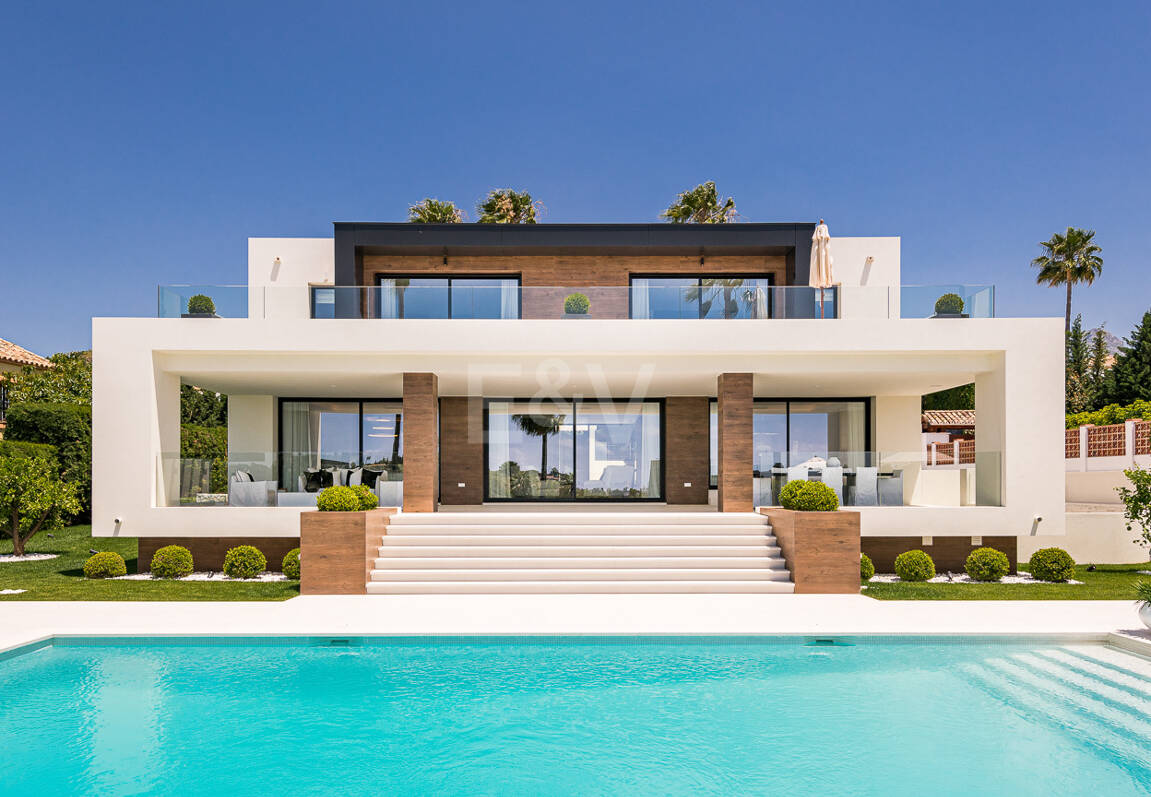Exceptional villa with breathtaking views across golf course and Meditteranean Sea