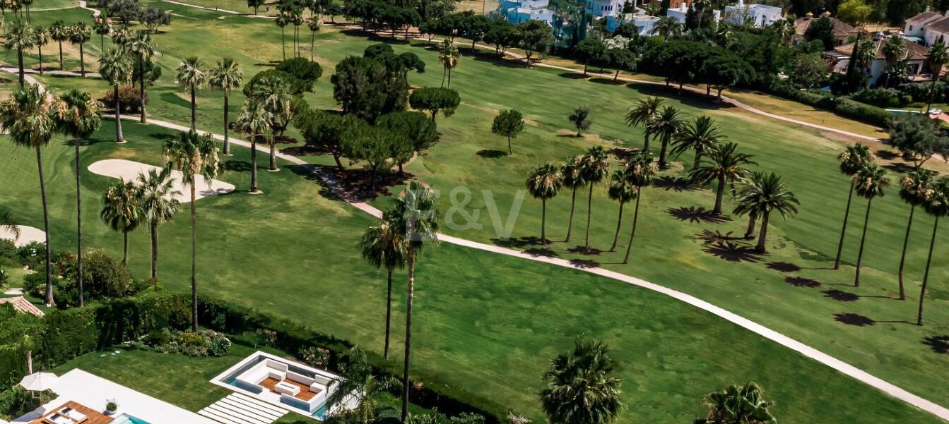 Außergewöhnliche Villa in Los Naranjos Golf mit Blick auf den Golfplatz