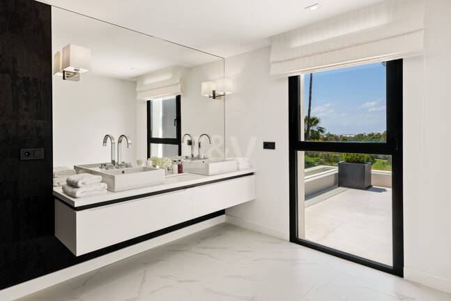 Exceptional villa with breathtaking views across golf course and Meditteranean Sea