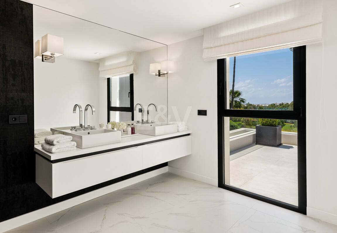 Exceptional villa with breathtaking views across golf course and Meditteranean Sea