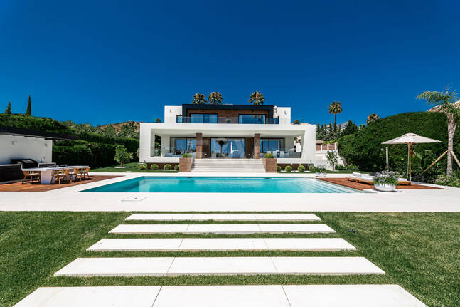 Exceptional villa with breathtaking views across golf course and Meditteranean Sea