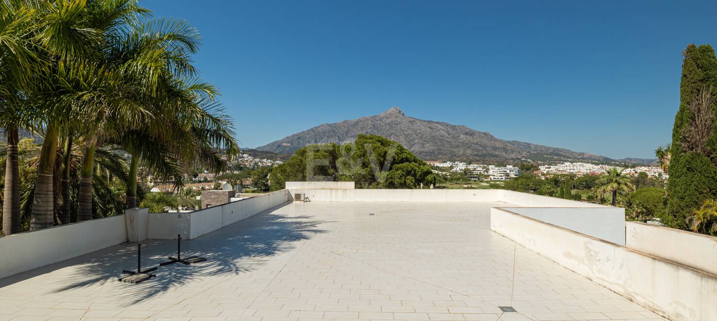 Villa de lujo en Nueva Andalucía en ubicación privilegiada