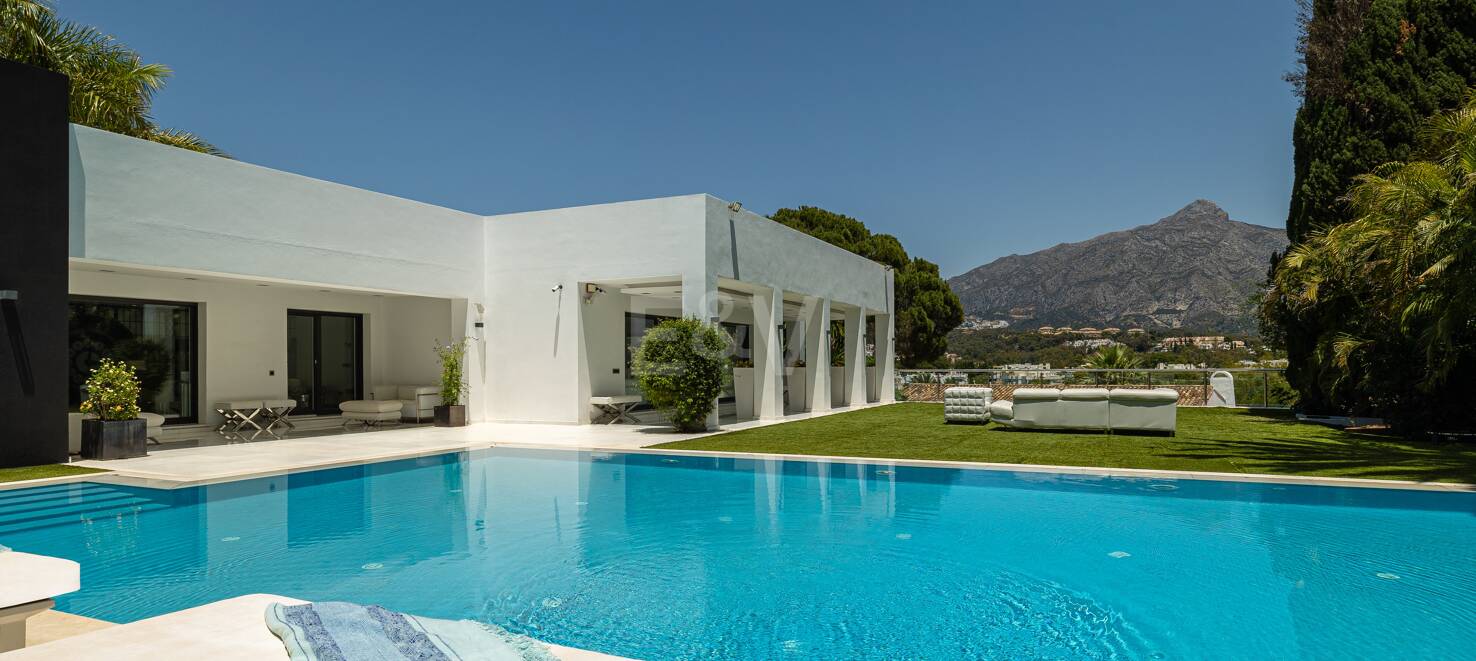 Villa de lujo en Nueva Andalucía en ubicación privilegiada