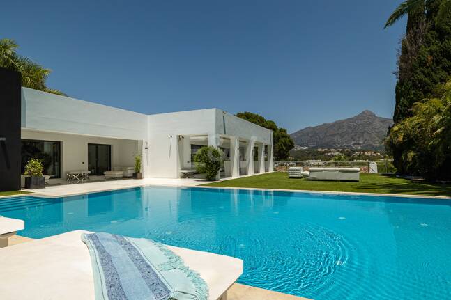 Villa de lujo en Nueva Andalucía en ubicación privilegiada