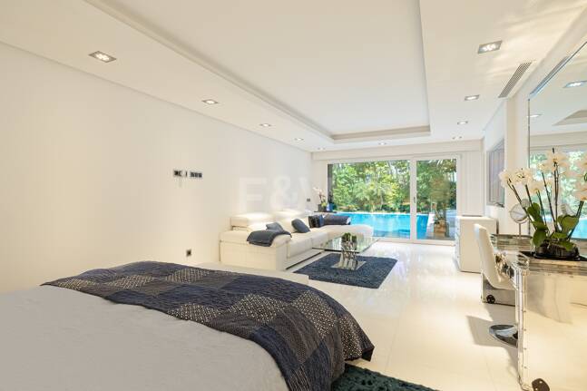 Villa de lujo en Nueva Andalucía en ubicación privilegiada