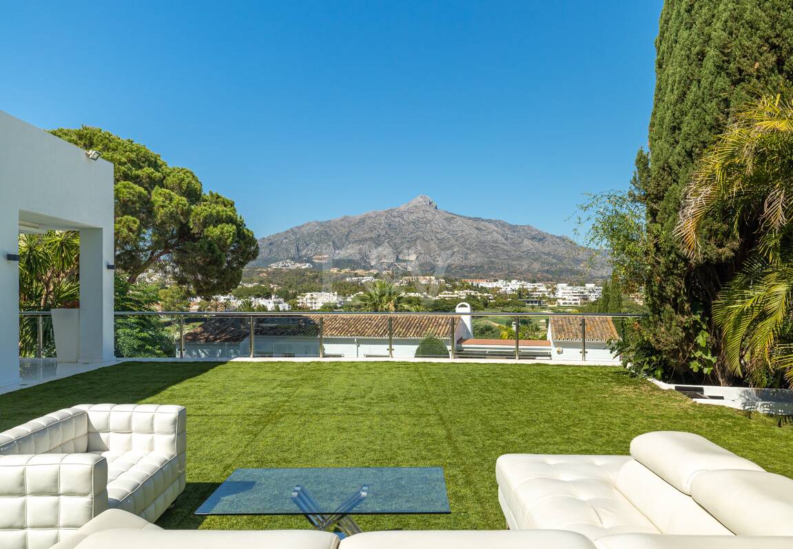 Villa de lujo en Nueva Andalucía en ubicación privilegiada