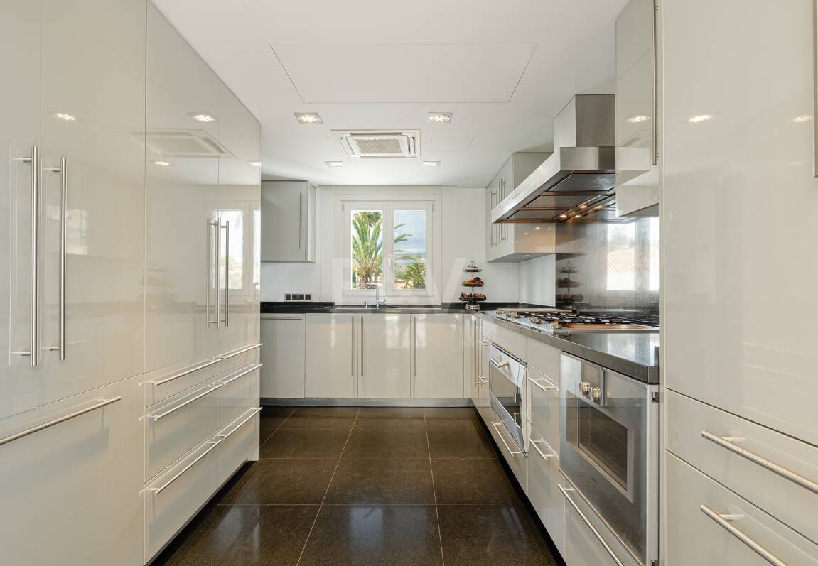 Villa de lujo en Nueva Andalucía en ubicación privilegiada