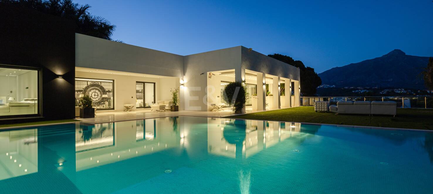 Villa de lujo en Nueva Andalucía en ubicación privilegiada
