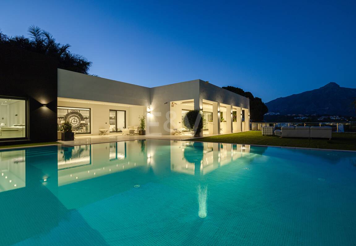 Villa de lujo en Nueva Andalucía en ubicación privilegiada