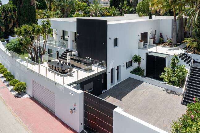 Villa de lujo en Nueva Andalucía en ubicación privilegiada