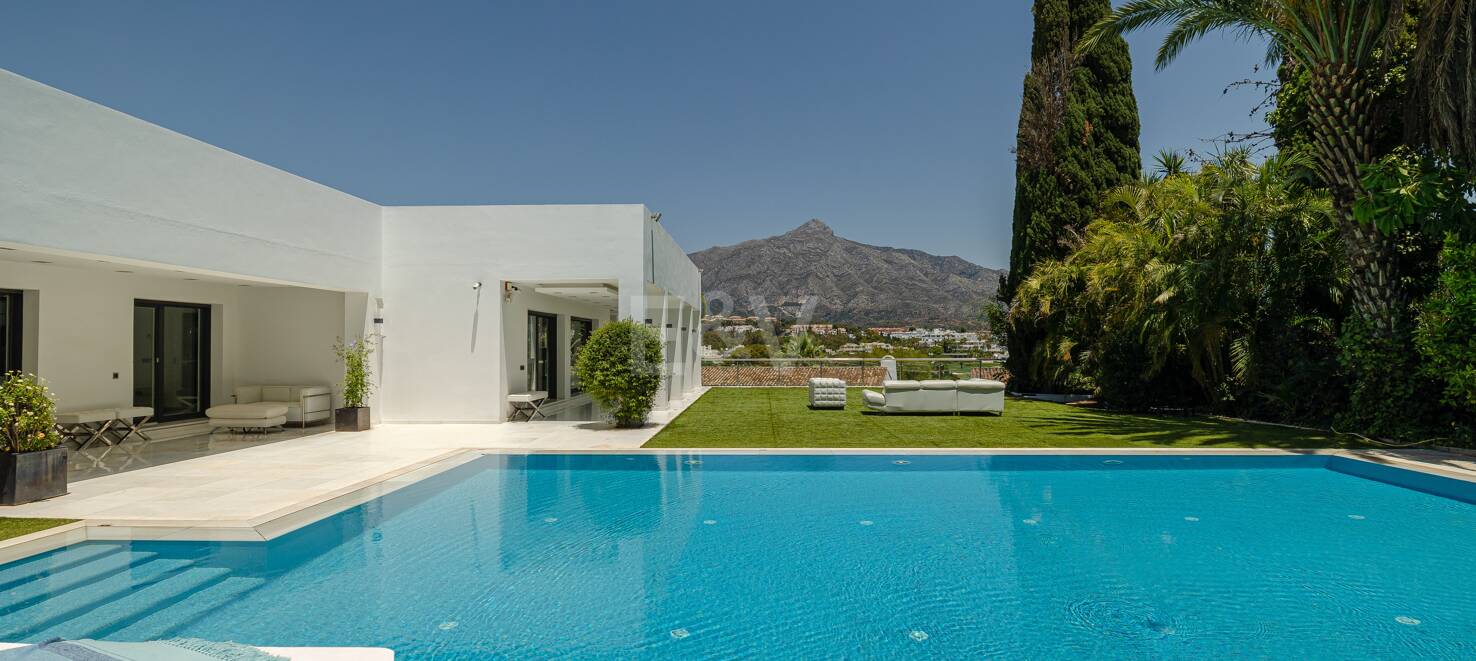 Villa de lujo en Nueva Andalucía en ubicación privilegiada