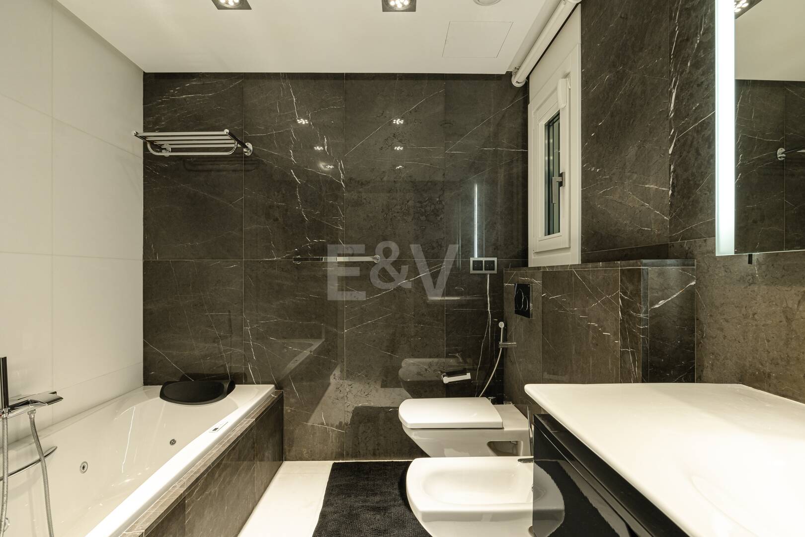 Luxurious Villa in Nueva Andalucia in a prime location