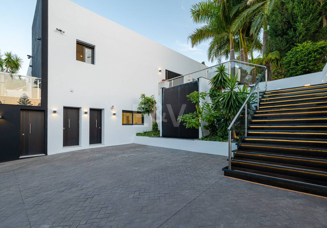Luxurious Villa in Nueva Andalucia in a prime location
