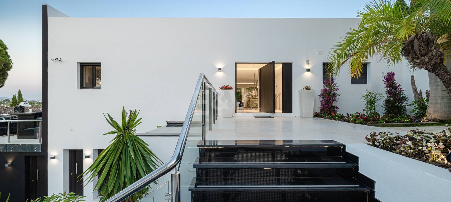 Villa de lujo en Nueva Andalucía en ubicación privilegiada