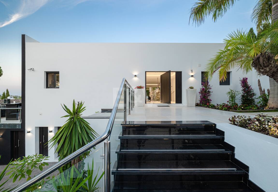 Villa de lujo en Nueva Andalucía en ubicación privilegiada
