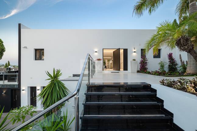 Villa de lujo en Nueva Andalucía en ubicación privilegiada