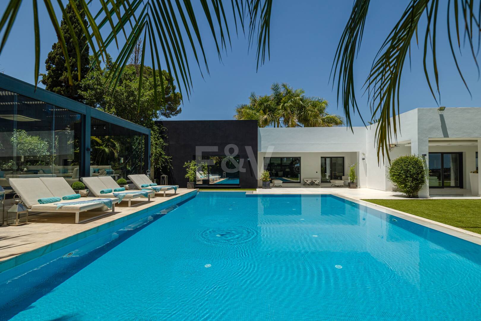 Luxurious Villa in Nueva Andalucia in a prime location