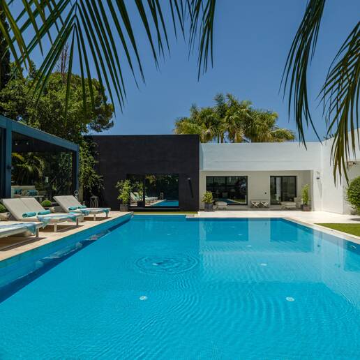 Villa de lujo en Nueva Andalucía en ubicación privilegiada