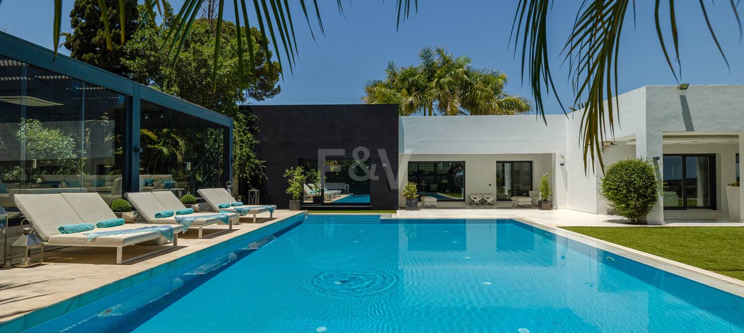 Villa de lujo en Nueva Andalucía en ubicación privilegiada