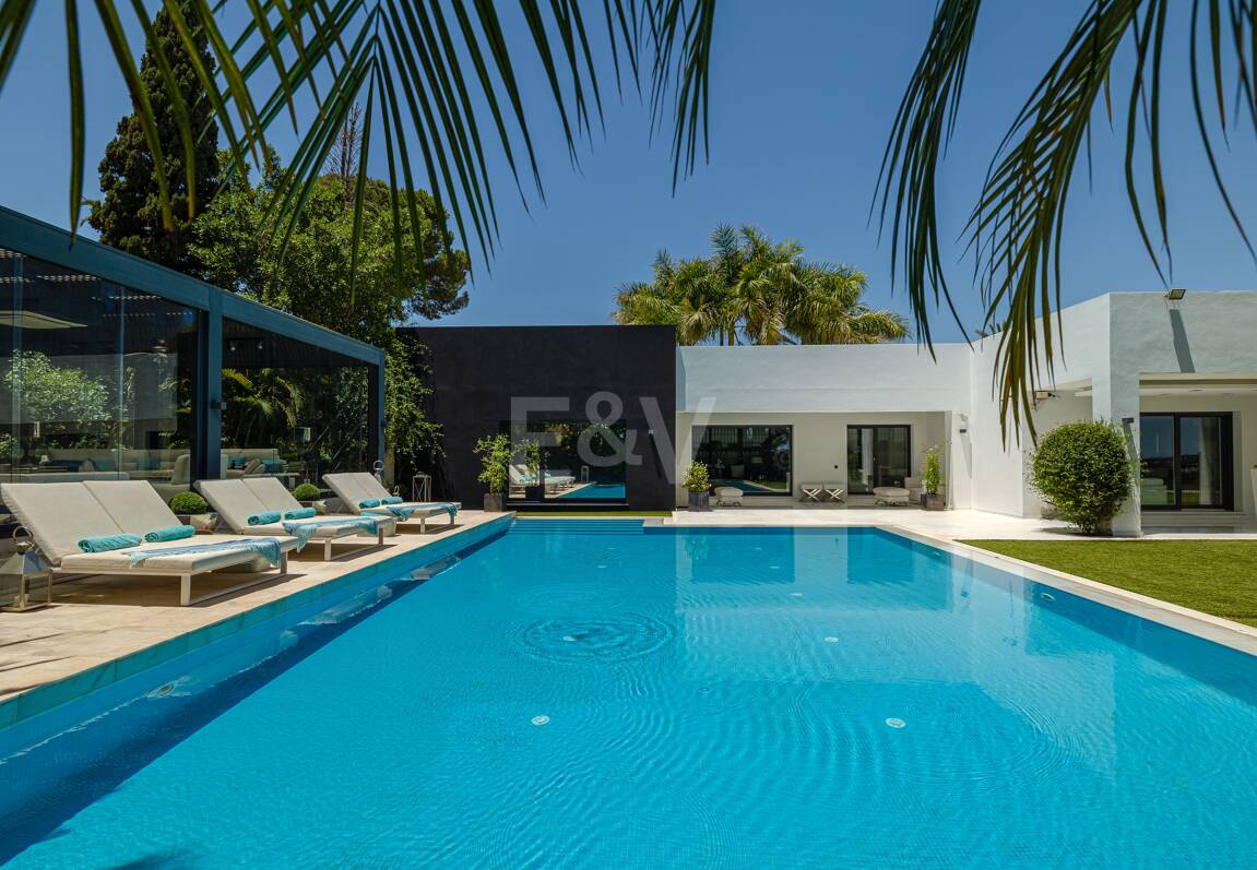 Villa de lujo en Nueva Andalucía en ubicación privilegiada