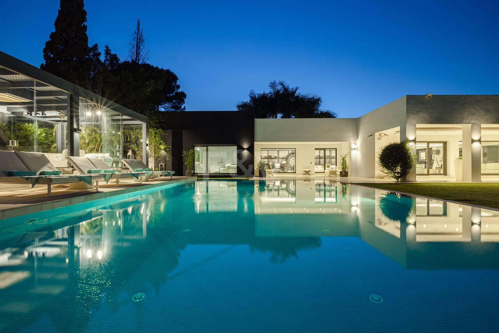 Luxurious Villa in Nueva Andalucia in a prime location