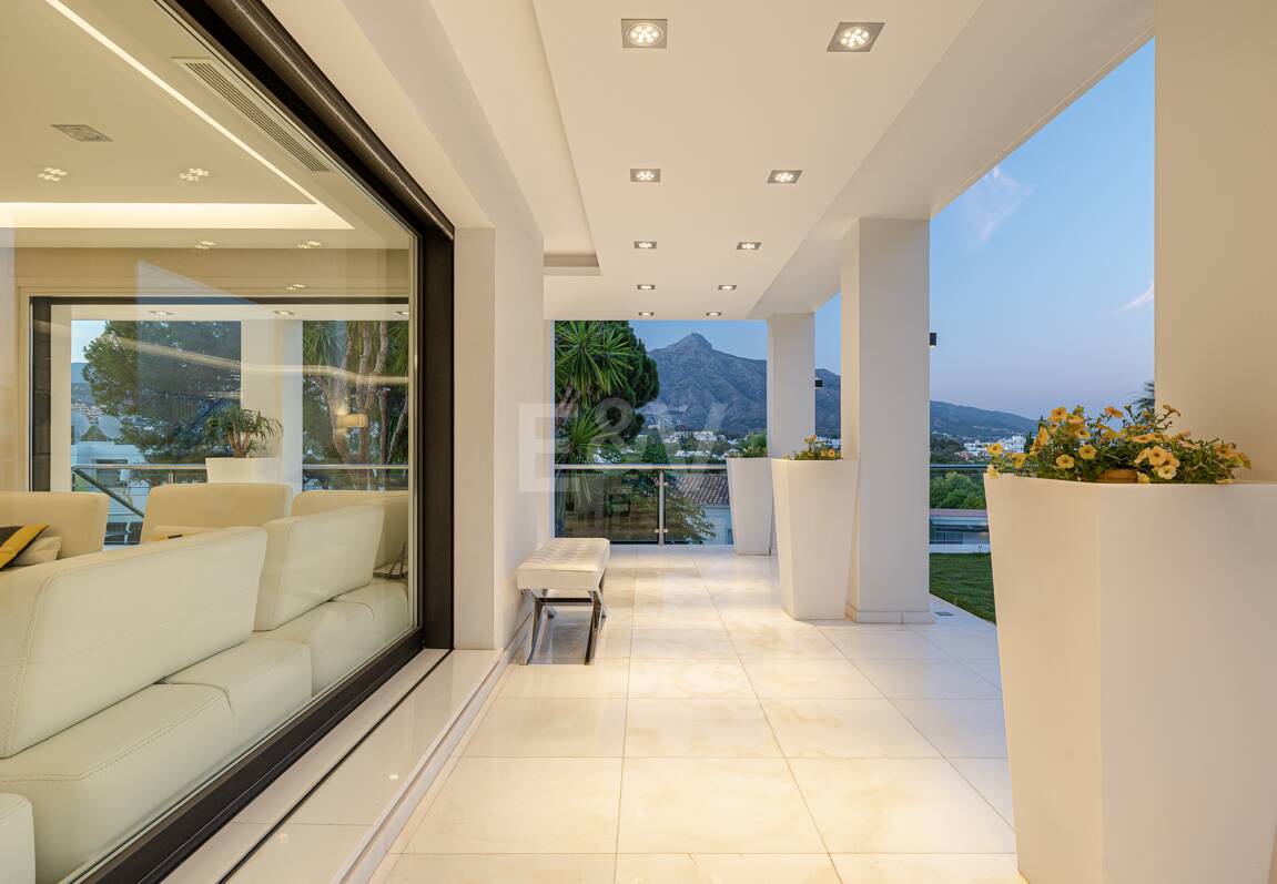 Villa de lujo en Nueva Andalucía en ubicación privilegiada