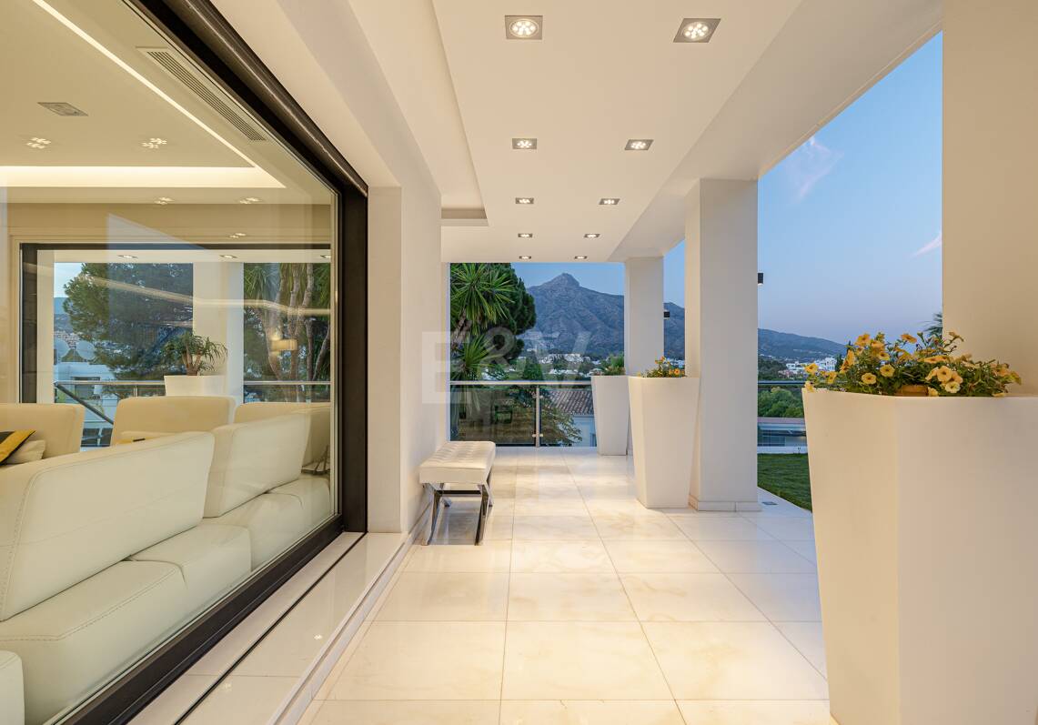Luxurious Villa in Nueva Andalucia in a prime location