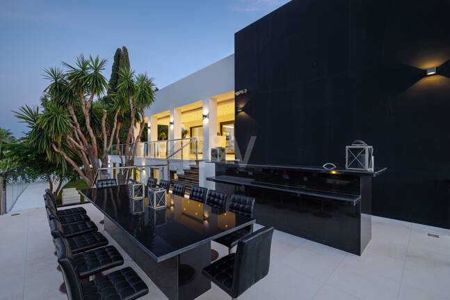 Villa de lujo en Nueva Andalucía en ubicación privilegiada