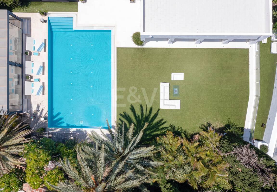 Villa de lujo en Nueva Andalucía en ubicación privilegiada