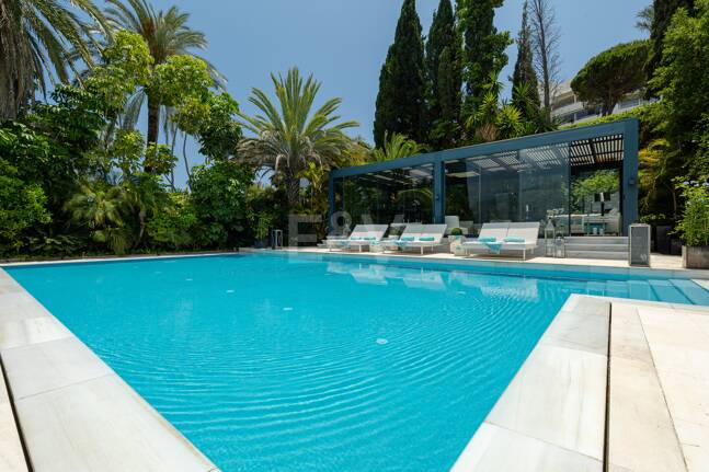 Villa de lujo en Nueva Andalucía en ubicación privilegiada
