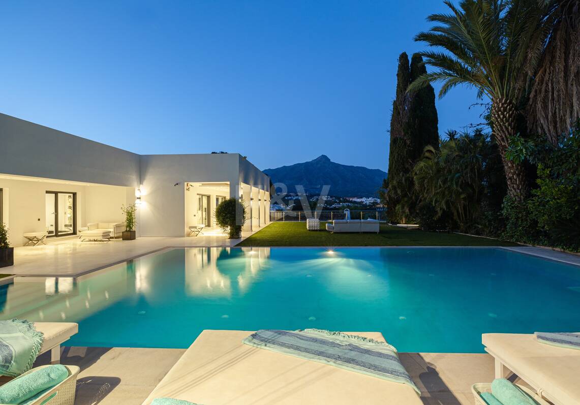 Luxurious Villa in Nueva Andalucia in a prime location