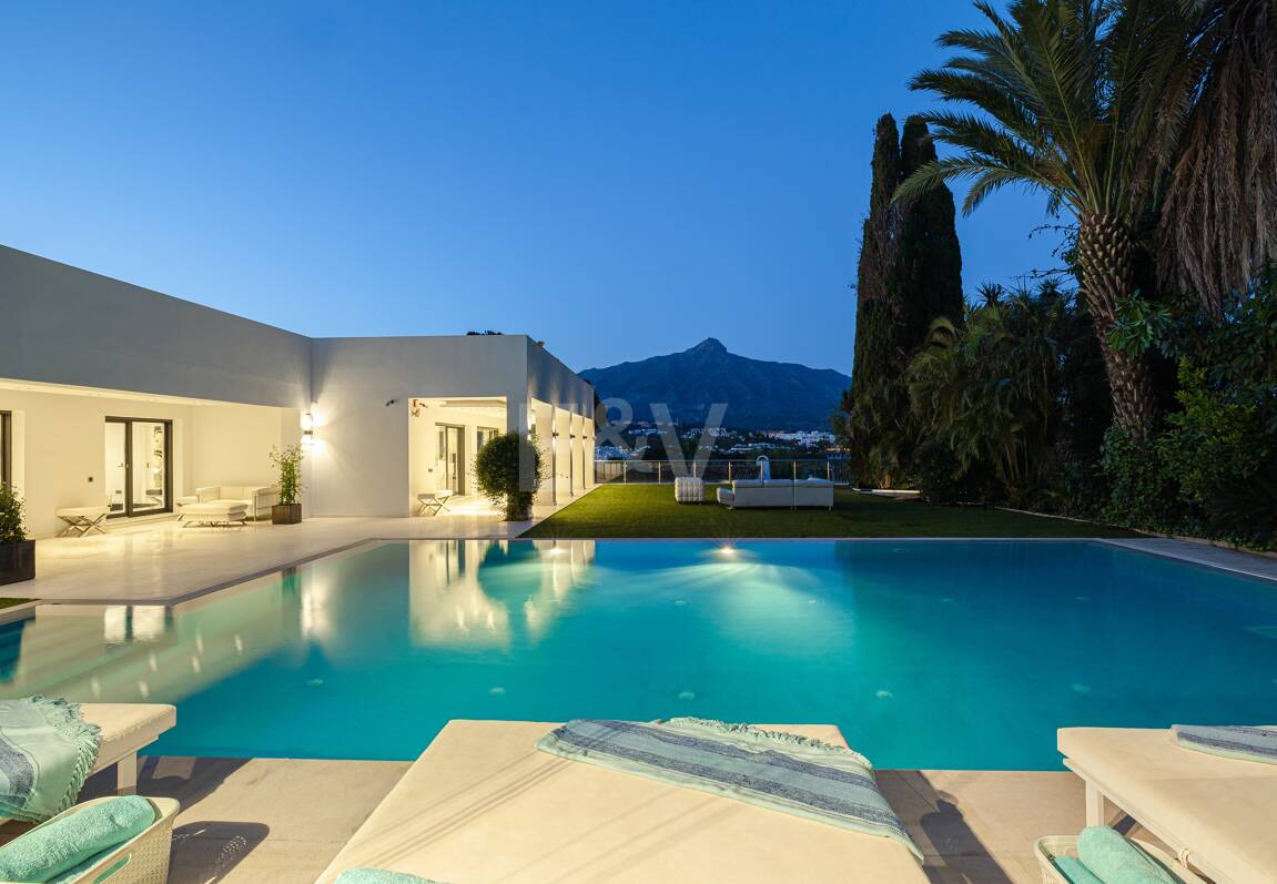 Villa de lujo en Nueva Andalucía en ubicación privilegiada