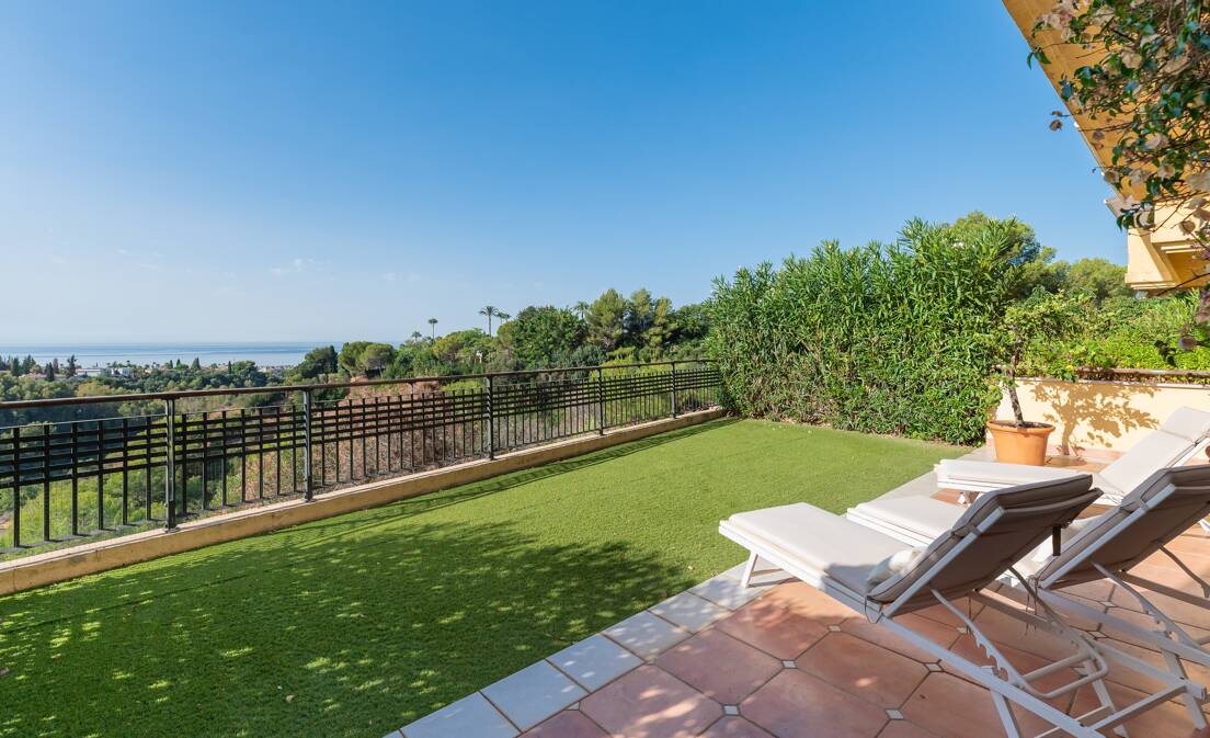 Lujoso apartamento de 3 dormitorios en Sierra Blanca con inmejorables vistas al mar, Marbella, en alquiler de temporada por meses. Disponible desde sept. de 2026