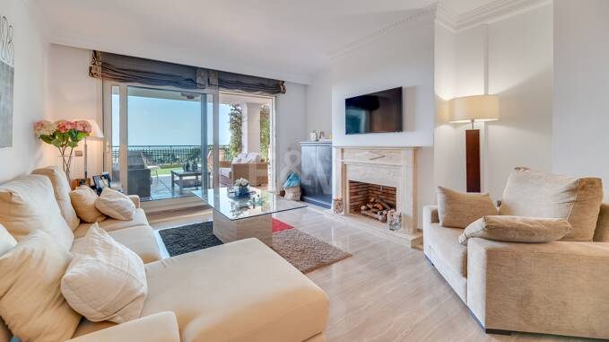 Luxuriöse 3-Zimmer-Wohnung in Sierra Blanca mit unschlagbarem Meerblick, Marbella, zur saisonalen Monatsmiete. Verfügbar ab Sept 2026