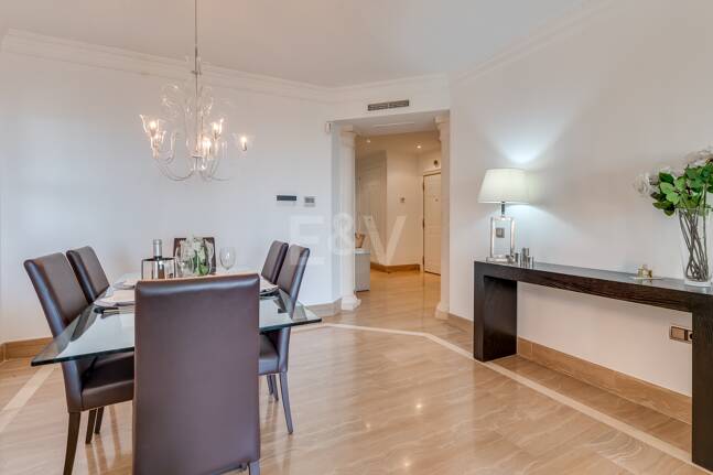 Apartamento de lujo de 3 dormitorios en Sierra Blanca, Marbella, disponible para alquiler de temporada, máximo 2 meses