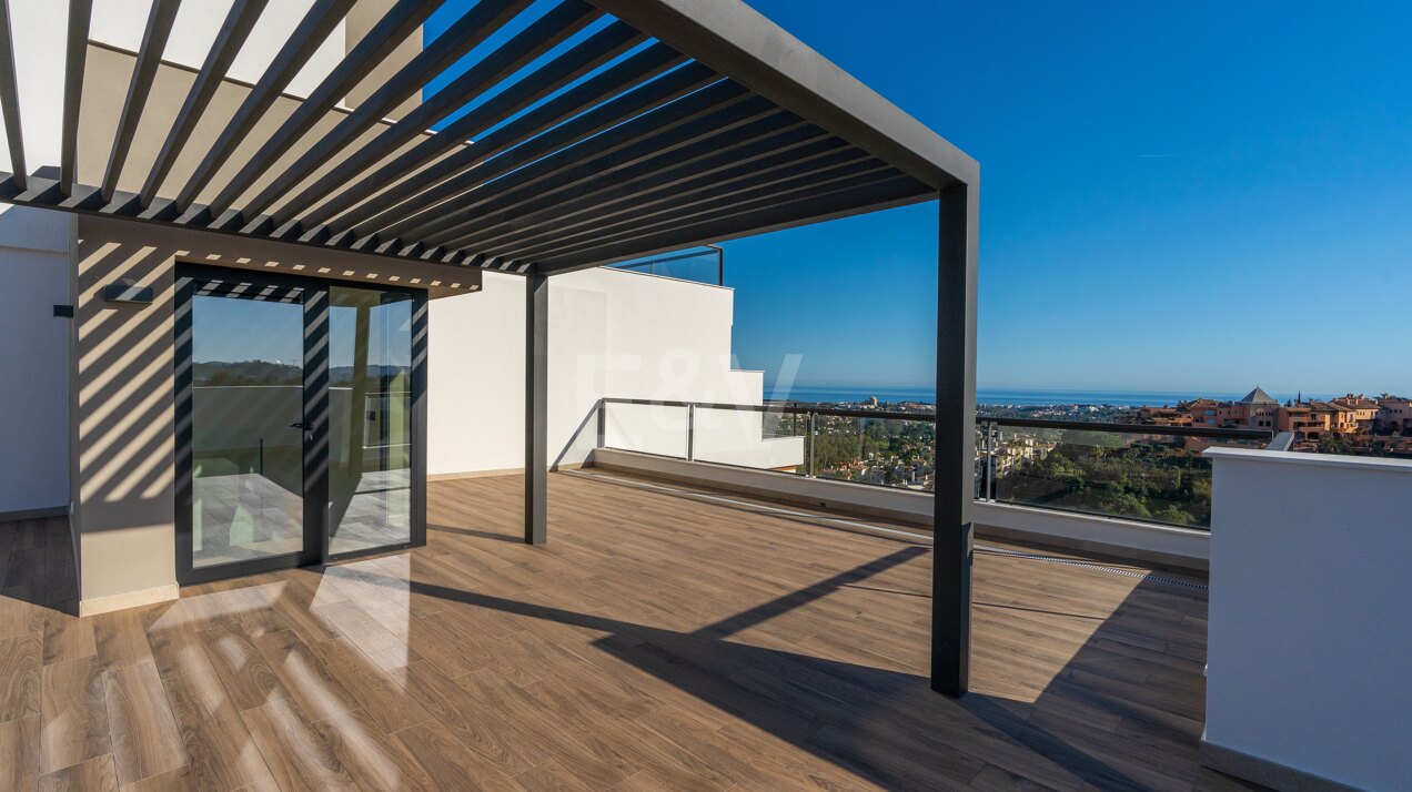 Modernes Duplex-Penthouse in Nueva Andalucía mit großzügigen Terrassen