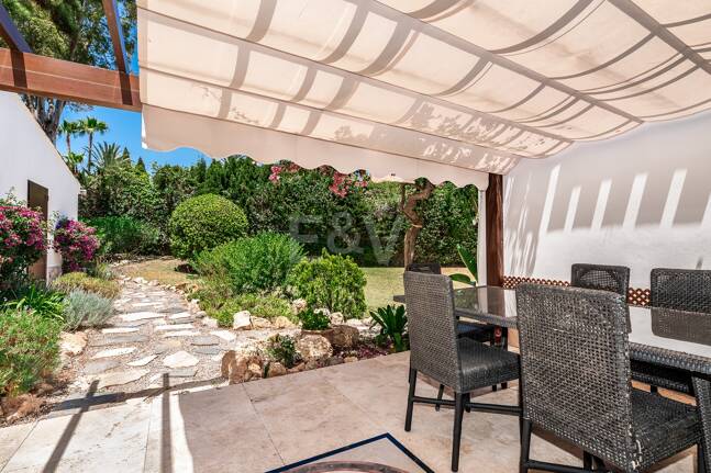 Investment Opportunity 200m from the Beach, Large Plot with Villa in Reserva de los Monteros