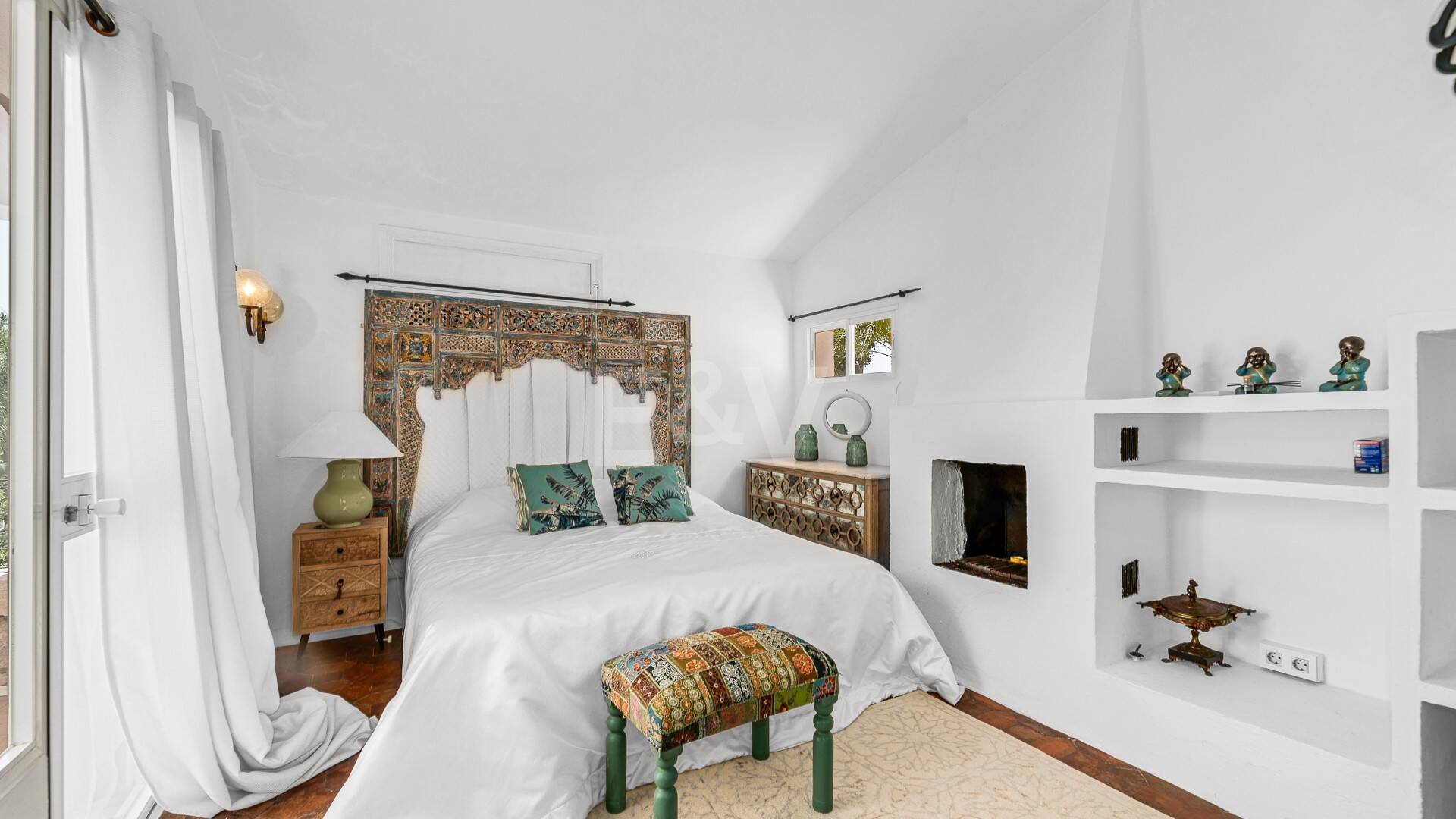 Investment Opportunity 200m from the Beach, Large Plot with Villa in Reserva de los Monteros