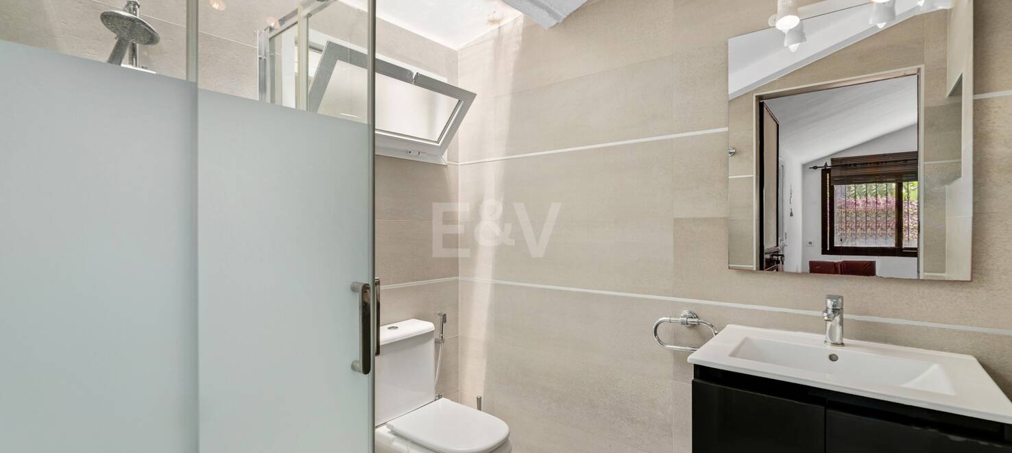Investment Opportunity 200m from the Beach, Large Plot with Villa in Reserva de los Monteros