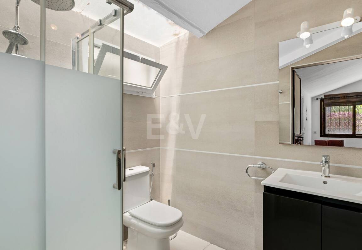 Investment Opportunity 200m from the Beach, Large Plot with Villa in Reserva de los Monteros