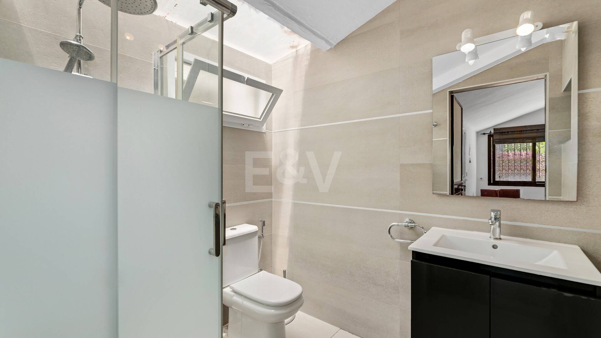 Investment Opportunity 200m from the Beach, Large Plot with Villa in Reserva de los Monteros