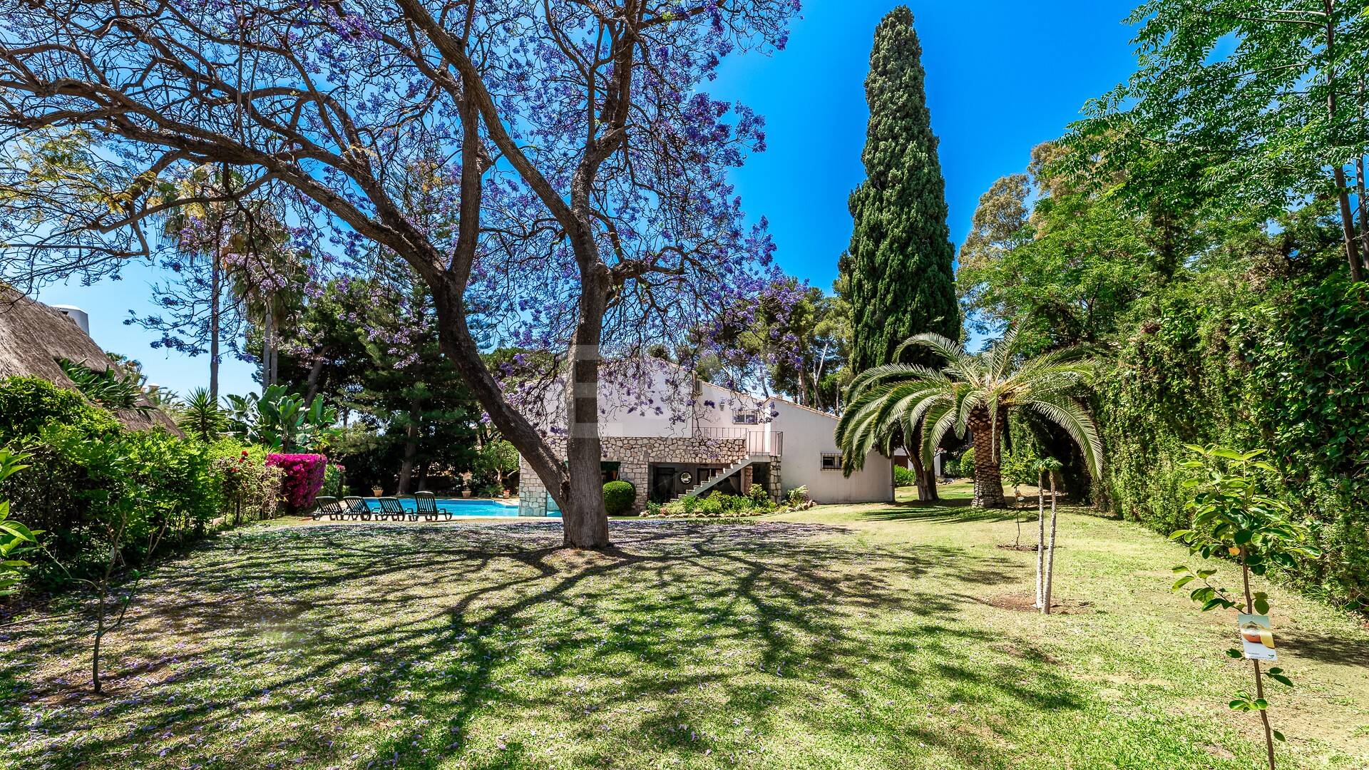 Investment Opportunity 200m from the Beach, Large Plot with Villa in Reserva de los Monteros