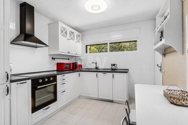 Investment Opportunity 200m from the Beach, Large Plot with Villa in Reserva de los Monteros