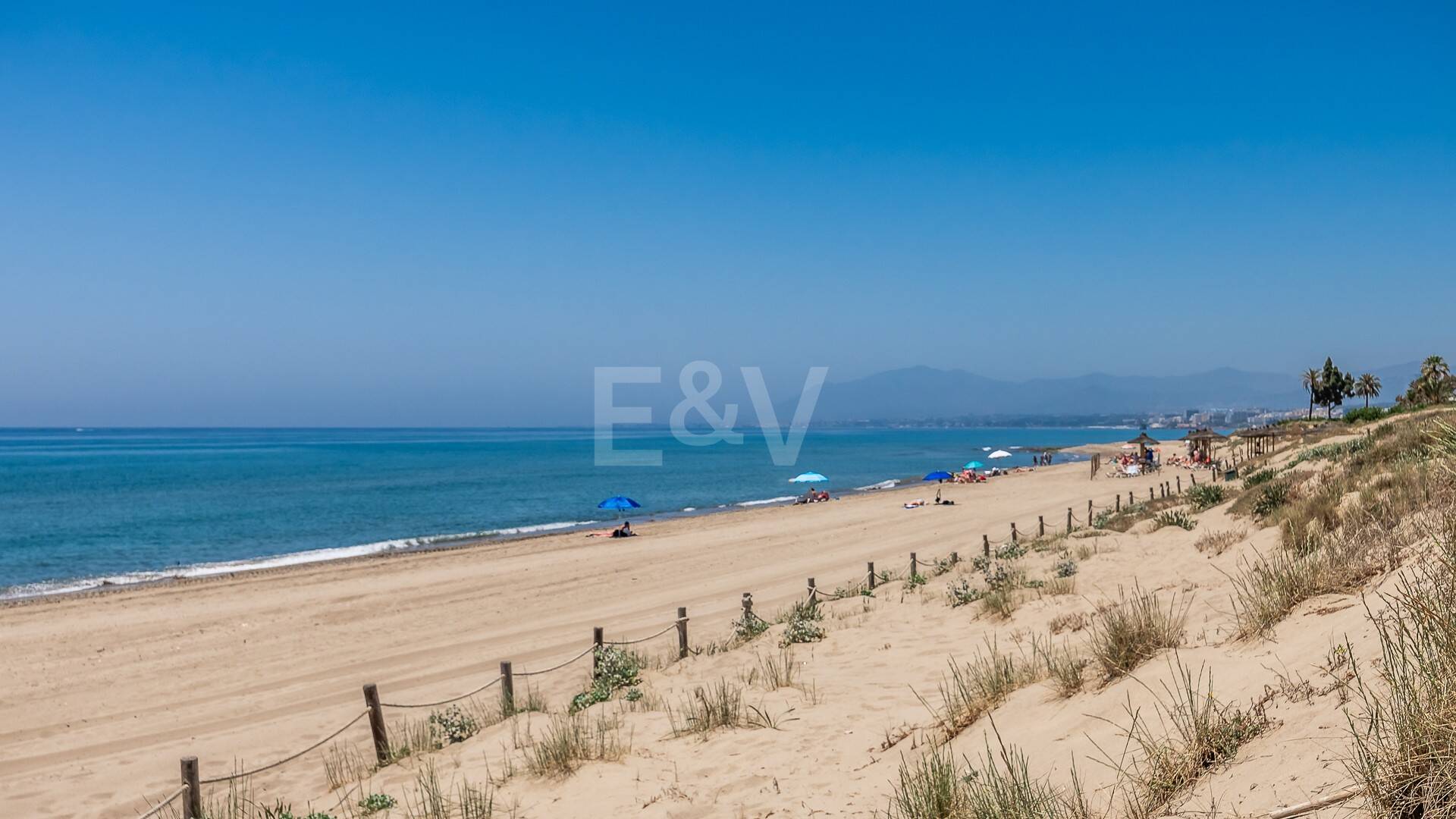 Possibilité d'investissement 200m de la plage, Grand Terrain avec Villa à Reserva de los Monteros