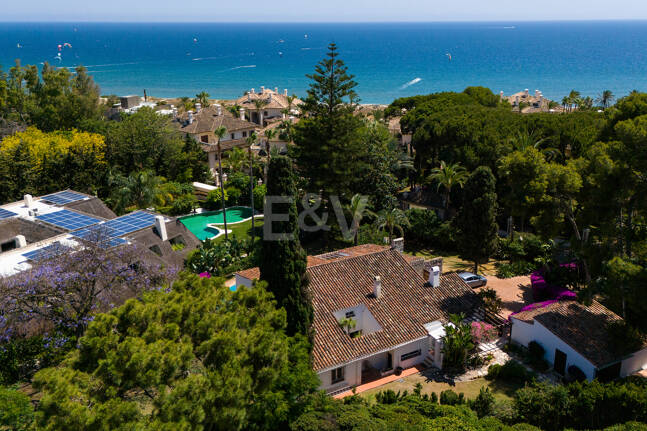 Investment Opportunity 200m from the Beach, Large Plot with Villa in Reserva de los Monteros