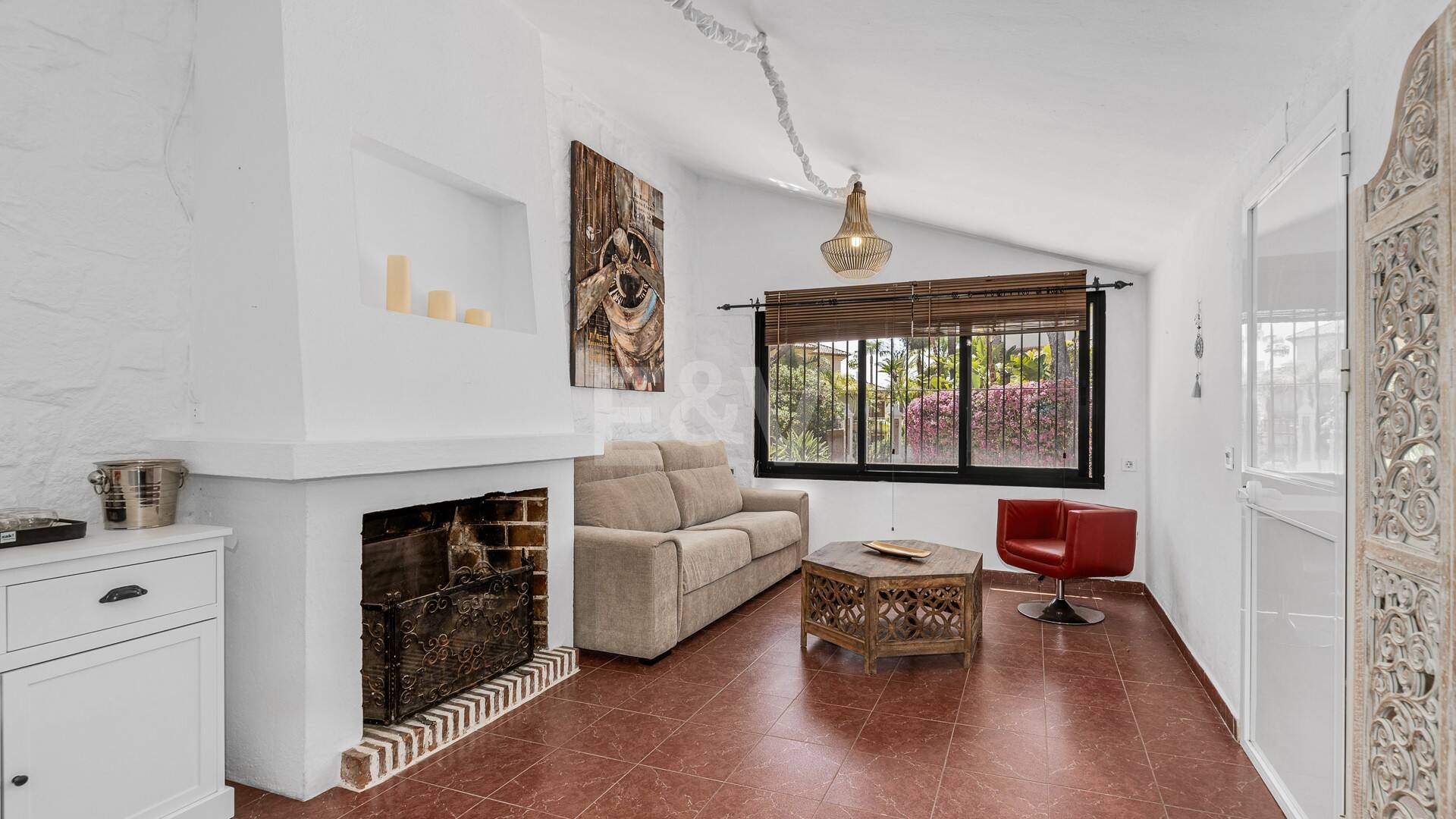 Investment Opportunity 200m from the Beach, Large Plot with Villa in Reserva de los Monteros