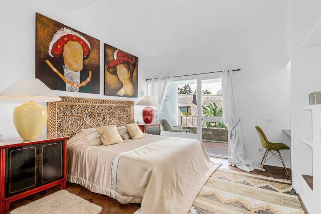 Investment Opportunity 200m from the Beach, Large Plot with Villa in Reserva de los Monteros