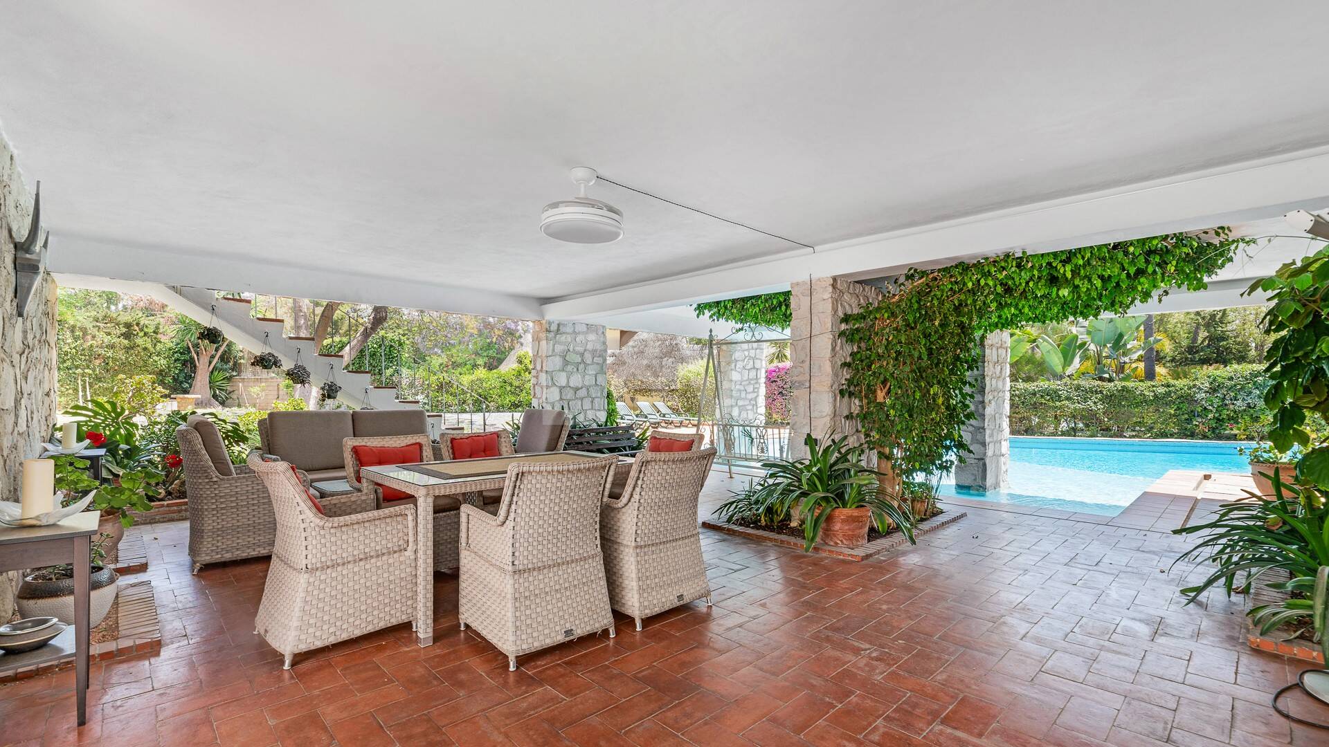 Investment Opportunity 200m from the Beach, Large Plot with Villa in Reserva de los Monteros